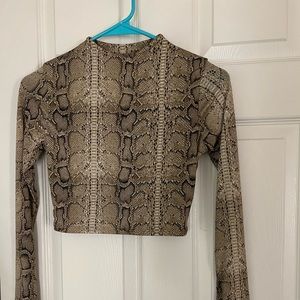 Lulu’s small cropped top. Snake print